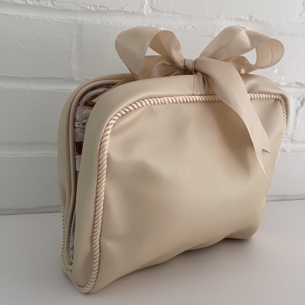 Womens Classic Cream Travel Toiletry Bag/Brand New